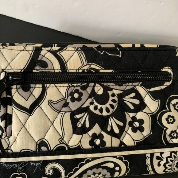 The Vera Bradley Wristlet Purse in Black and White Midnight Paisley - Picture 4 of 9